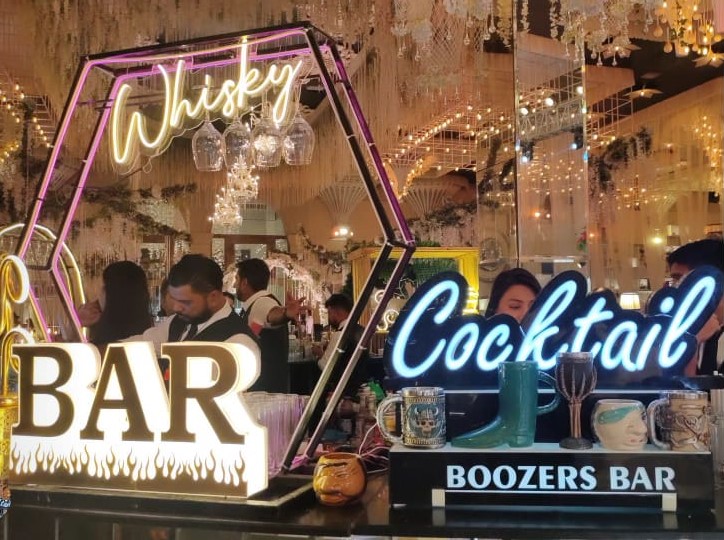 Boozer's Bar Provides a Premium Bar Experience: Innovative Cocktails & Sophisticated Setup for Any Event