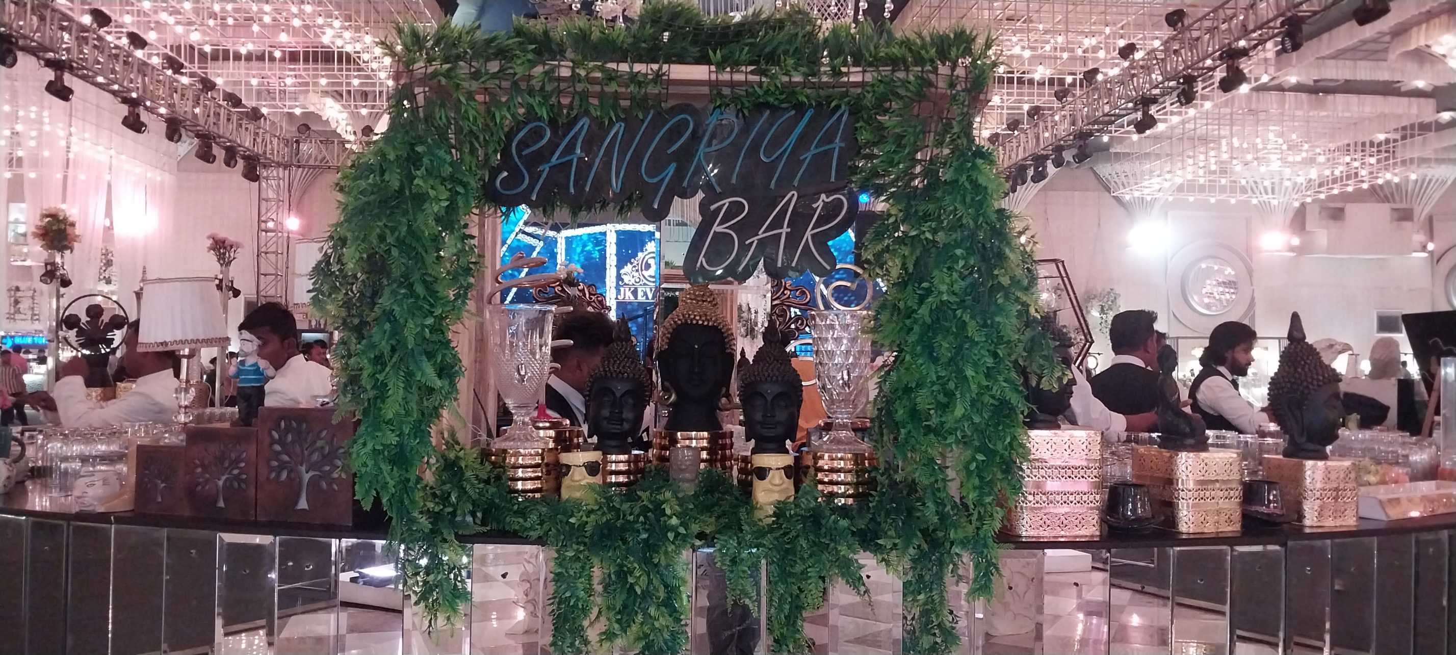 Seamless Celebrations: Boozer's Bar Offers Expert Bartending & Elegant Drink Stations