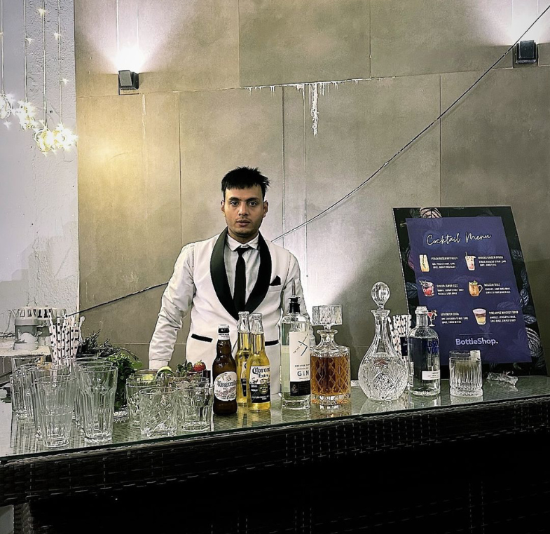 Effortless Entertaining: Deli Cocktail Service Provides Professional Bartending & Luxurious Bar Setups